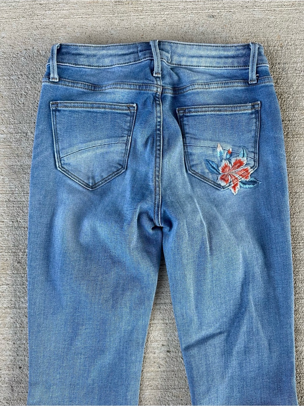 Free People Driftwood “Farrah” Flare Embroidered Jeans Size 26 - Picture 4 of 5